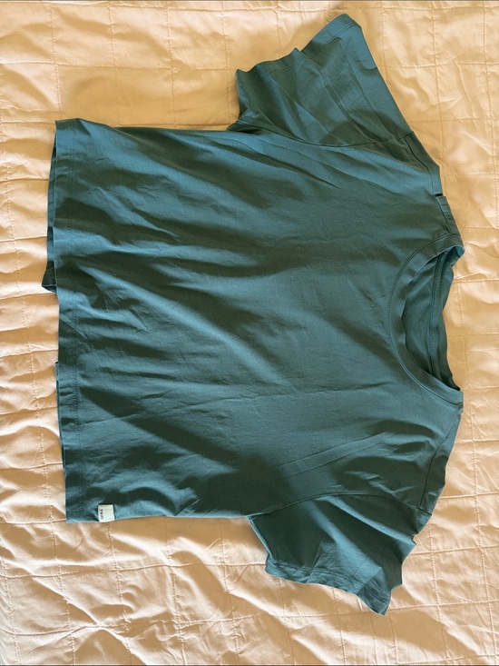 Vuori Tops - Vuori Teal Green Tee with open back size medium